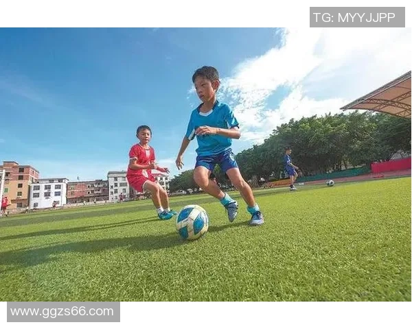 与足球明星的合照分享我的快乐时光与他们的梦想交汇在一起