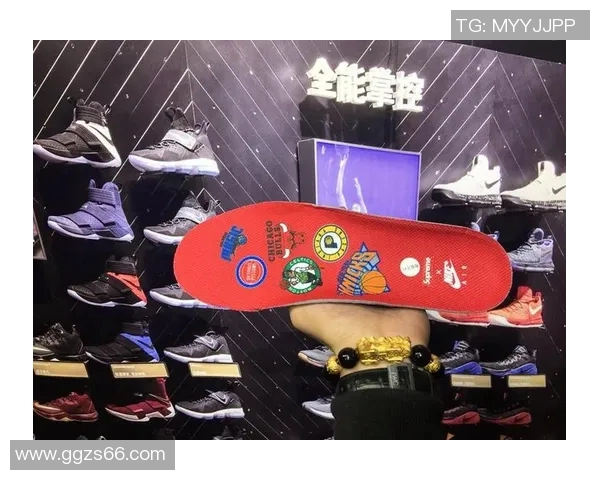 手绘鞋与篮球明星的完美结合展现个性与风格的运动潮流 手绘鞋与篮球明星的完美结合展现个性与风格的运动潮流
